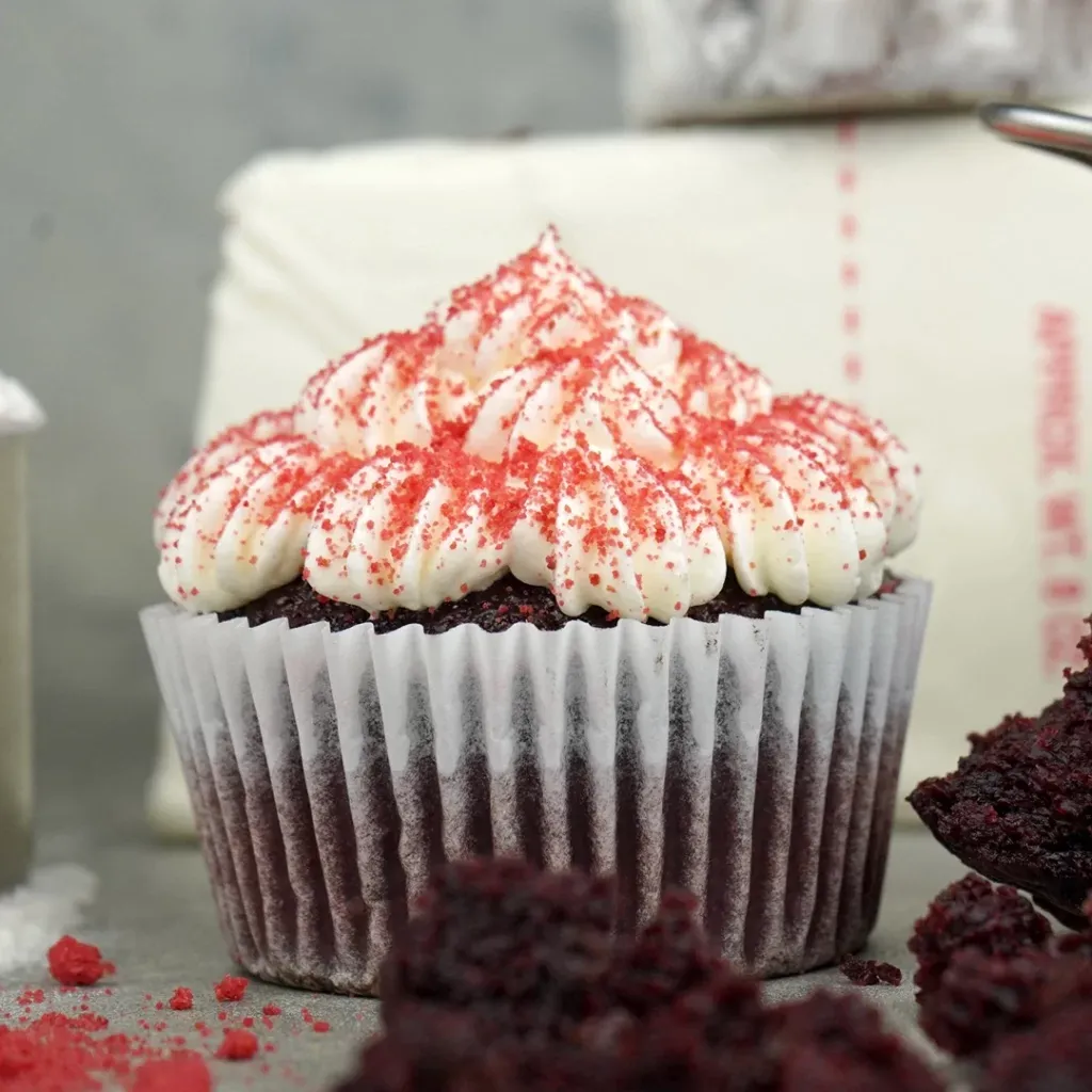 New Techique On How To Eat Cup - cake