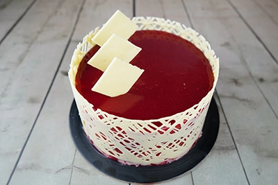 Strawberry Vanilla Cake (Eggless)