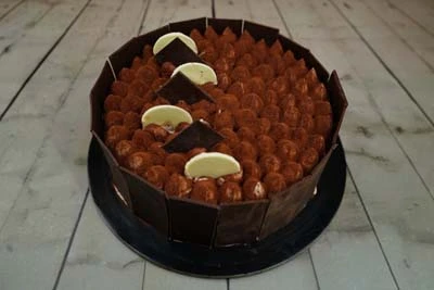 Eggless cake in Dubai | Strawberry Vanilla Cake (Eggless)
